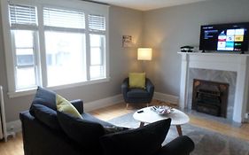 Beautiful, Clean, Quiet 2 Br-In Downtown Ottawa. Parking, Wifi And Netflix Included